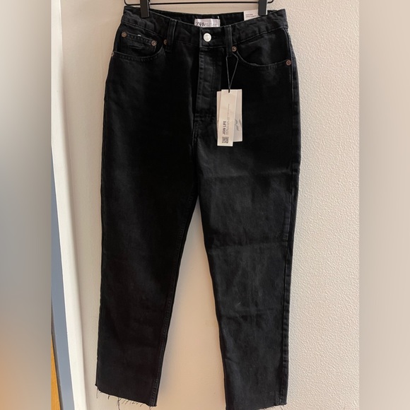 NWT Zara Black Dark Wash Cropped Jeans - Picture 2 of 4